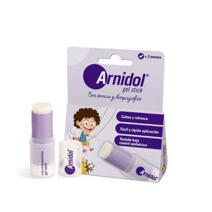 Arnidol Gel Stick 15ml, graças à sua fórmula natural à base de Arnica e Harpagófito, refresca e reconforta a pele.