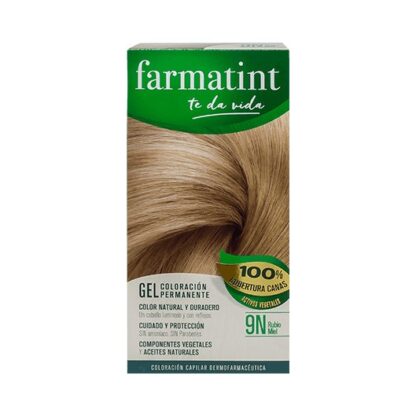 Farmatint Gel Color 9N Louro Mel 135ml, graça à sua suave composição, sem amoníaco e com ingredientes vegetais, é uma coloração permanente capaz de cobrir 100% dos cabelos brancos, respeitando a saúde do cabelo.