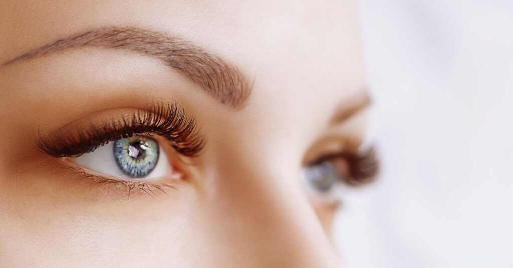 4 truques para diminuir o inchaço dos olhos